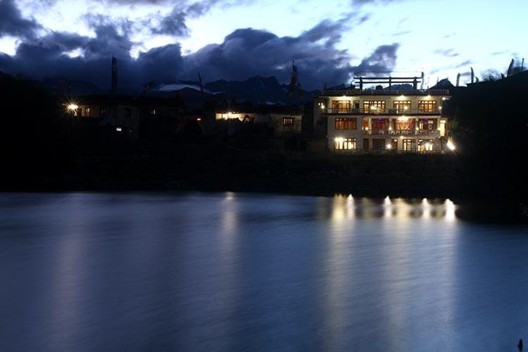 Hotel Lake View Nako Exterior photo